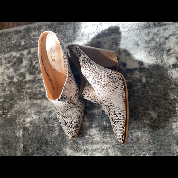 NWT Snakeskin booties - Picture 2 of 9